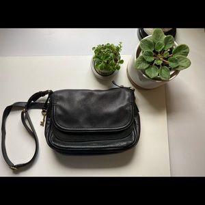 Like NEW - FOSSIL Large Peyton Crossbody Bag